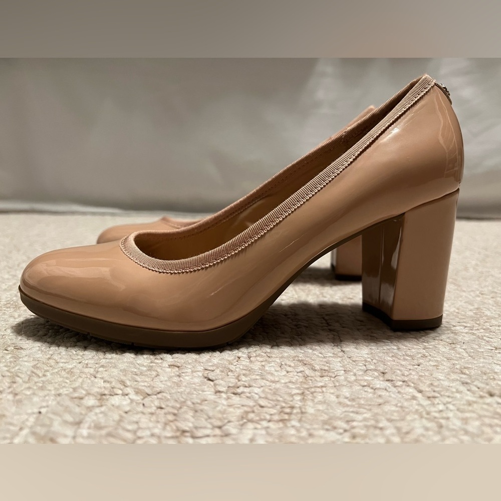 Anne Klein nude heels size 8 *like new*